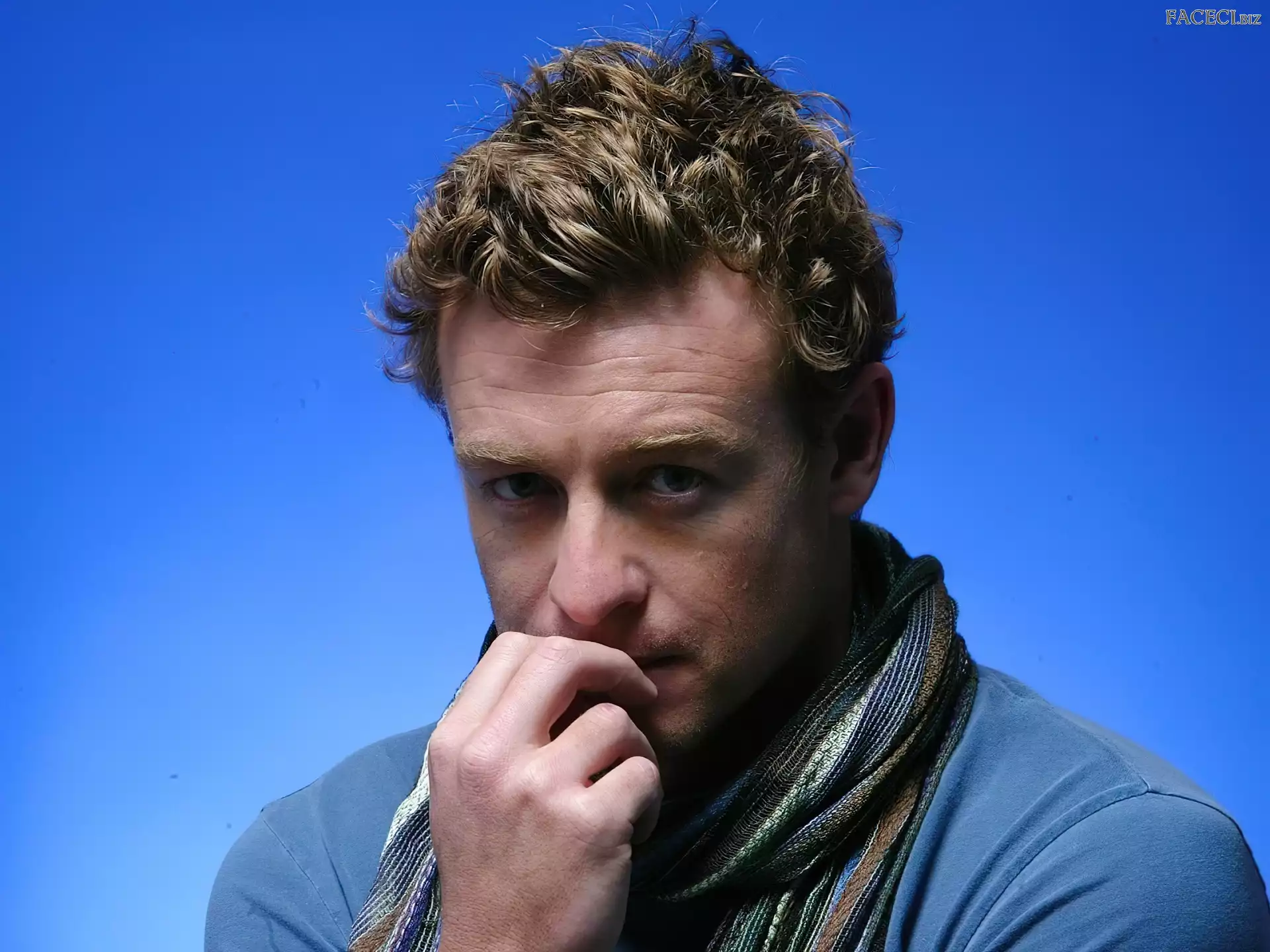 Szal, Simon Baker